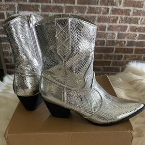 Coconuts by Matisse Silver Boots